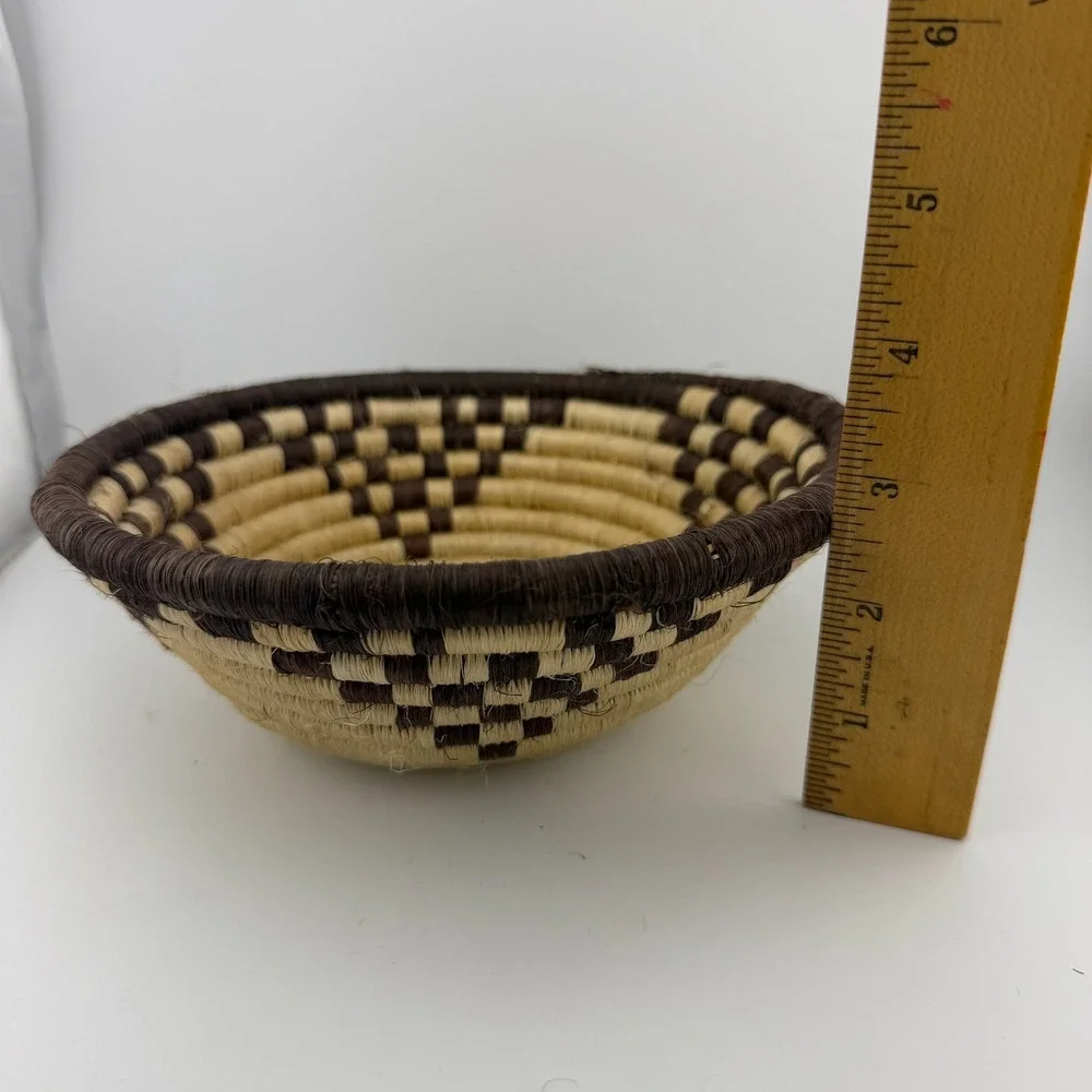 Woven Basket Bowl 8in Natural Brown Excellent Geometric Tribal Boho